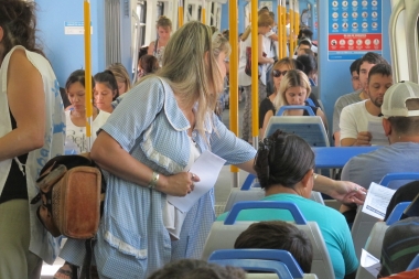 Docentes apelan a llegar a la ciudadanía: implementan los "trenazos" para comunicar sus reclamos
