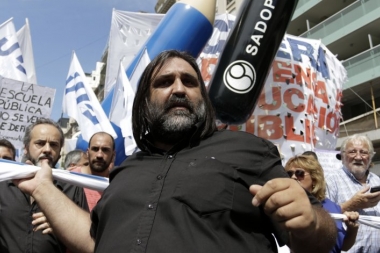 Docentes de CTERA y SUTEBA denunciaron a la Provincia "por atentar contra la libertad sindical"