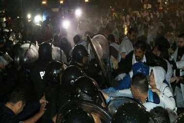 Docentes denunciaron represión policial mientras armaban una “Escuela itinerante” en el Congreso