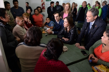 Vidal estuvo en un centro de evacuados en Junín: se desplegó operativo en zonas inundadas