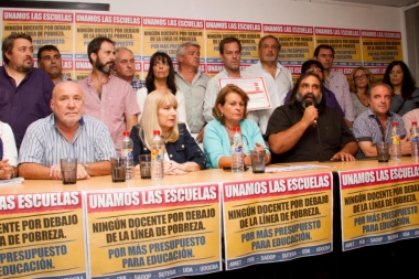 A la espera de una nueva reunión, docentes afirman que no aceptarán “resignar derechos salariales”