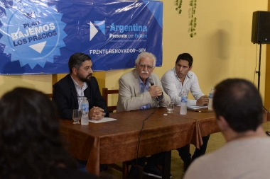 El equipo económico del massismo inició la campaña “Bajemos los Precios” en La Plata