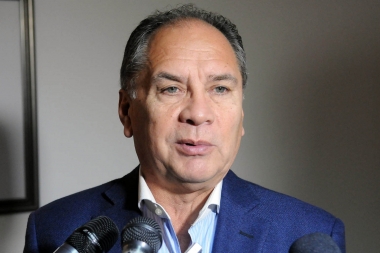 Descalzo adelantó que los intendentes pedirán a la Legislatura una ley para Policías Locales