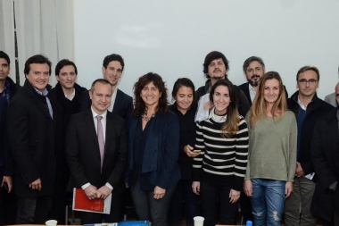 Ministra Ortíz se reunió con emprendedores de iniciativas innovadores para la salud