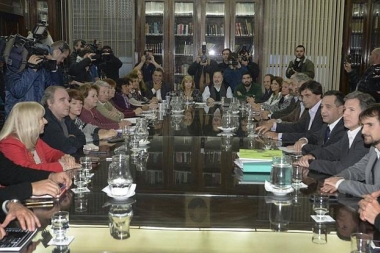 Reflotó la tensión en el conflicto: docentes rechazaron la nueva oferta salarial de Vidal