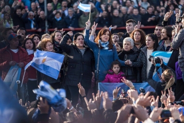 Tras el cierre de listas, la primera encuesta da a Cristina ganadora con más de 30 puntos