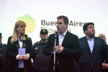 Tras semanas de tensión, Ritondo le entregó patrulleros a Magario en La Matanza
