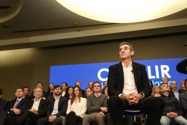 En campaña, Randazzo calificó de "desastre" la gestión de Scioli y lanzó críticas a Vidal