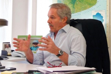 Solá: “La gente está preocupada por llegar a fin de mes y en algunos casos a fin del día”