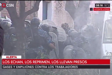 Represión y desalojo a trabajadores de Pepsico: gases, infantería y gendarmería en operativo