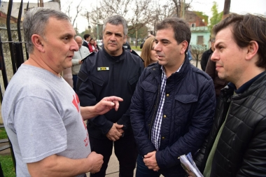 En campaña, Ritondo llevó al Jefe de Policía Bonaerense a “timbrear” en Lomas de Zamora