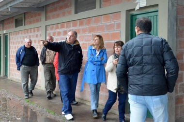 Saintout recorrió barrios platenses: “No queremos más políticas que van en contra de la mayoría”