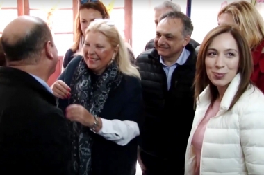 Vidal camina de la mano de Carrió: junto a Stanley visitaron un comedor comunitario en Batán