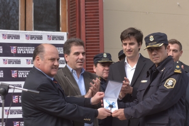 Ritondo visitó Exaltación de la Cruz: acompañado del Intendente entregó móviles policiales