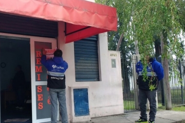 Clausuraron en La Plata tres agencias de remises por no tener habilitación municipal