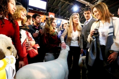 Vidal llevó a sus candidatos a la Exposición de La Rural y lanzó compromiso con la agroindustria