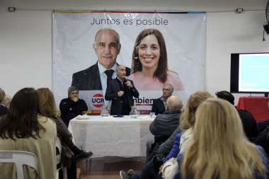 En medio del descontento radical, Salvador encabezó una “mini gira” e insistió en la “unidad”