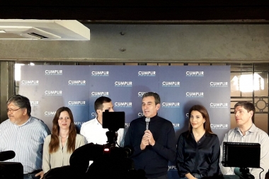 Randazzo felicitó a quienes disputan la elección y dijo: “Hay que respetar el veredicto de las urnas”