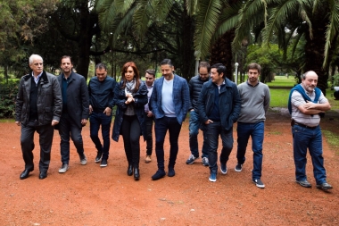 Cristina avanza en encuentros con intendentes: visitó a los de la Primera para afinar la campaña