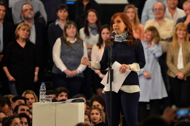 Las postales del acto de Cristina en el Club Atenas de La Plata