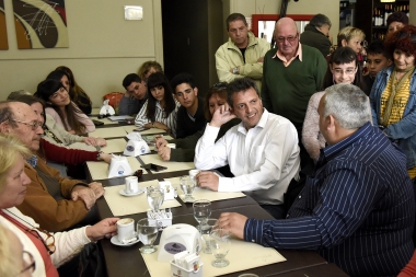 Massa retomó las recorridas de campaña y criticó las políticas del Gobierno para las PYMES