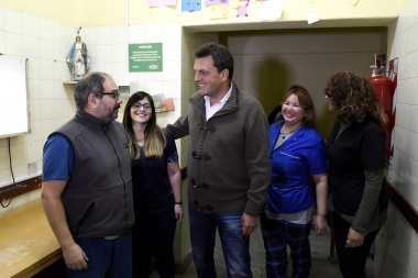 En campaña, Massa recorrió Lujan y pidió “un Estado que acompañe al que trabaja”