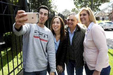 Vidal y sus candidatos comenzaron la campaña con un timbreo en Mar del Plata