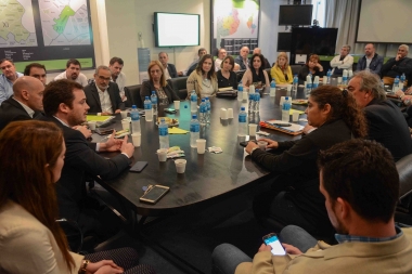 Scarsi se reunió con directores de hospitales y expresó la importancia de mejorar las guardias