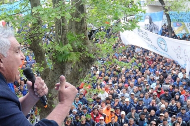 El "Pata" Medina se atrincheró y amenazó con "prender fuego la Provincia" si lo detienen