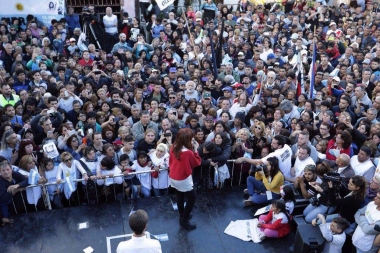 Desde tierra randazzista, Cristina lanzó: “Se han apoderado del Estado grupos empresarios”