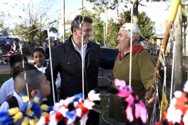 Massa llevó su campaña a San Miguel y visitó comercios del centro de Bella Vista