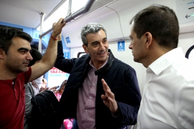 Randazzo hace campaña desde un tren y pide no “votar en contra de tal o cual candidato”