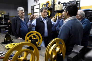 Massa visitó Lomas de Zamora y subrayó que lo más importante "es la seguridad y el trabajo"