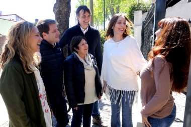En el último tramo de la campaña, junto a sus candidatos Vidal “timbreó” en San Fernando