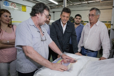 Massa continúa con sus recorridas de campaña y visitó Escobar e Ingeniero Maschwitz