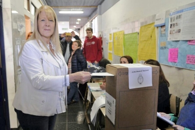 Stolbizer votó y apuntó a “cerrar la grieta y reconstruir marcos de diálogo político”