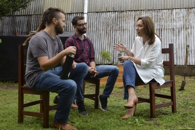 Vidal visitó a diseñadores que crearon biodigestor para convertir residuos en fertilizante y biogas