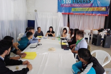 El peronismo congregó a “100 líderes para transformar la ciudad de La Plata”
