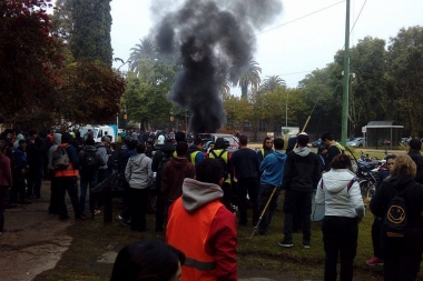 Una más y van: se agrava la crisis en la Provincia con el cierre de fábrica TecnoSport en Luján