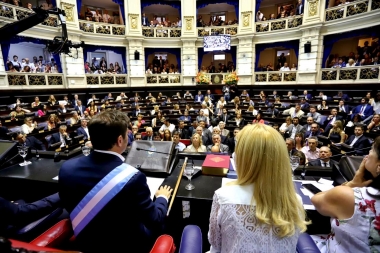 Kicillof apura el tratamiento de la Ley impositiva 2020 y nombramientos en el Bapro