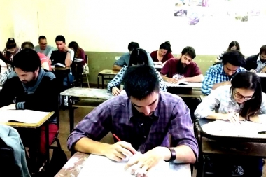 Docentes bonaerenses piden continuidad del Plan Fines y Escuela Secundaria con Oficios
