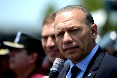 Intendentes salieron a respaldar a Zabaleta, ante el tenso cruce de Berni