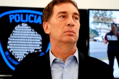 Santilli confirmó que reactivarán licitación para la adquisición de 300 pistolas Taser