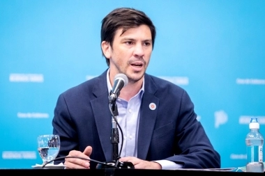 Thea cruzó a Valenzuela y recordó la ayuda de Provincia a Municipios