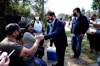 Kicillof y Kreplak recorrieron Arturo Seguí con el operativo “casa por casa”
