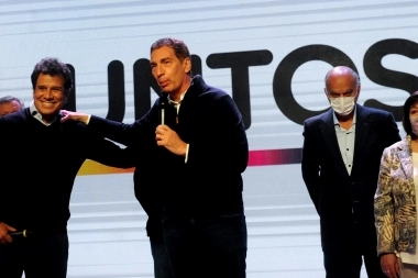 Ajustado triunfo de Santilli sobre Tolosa Paz: 39,82 a 38,52 por ciento