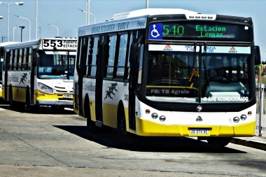 Furia sin control: un pasajero le revoleó un botellazo a un colectivero