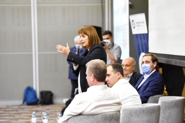 Patricia Bullrich presentó su libro “Guerra sin cuartel” junto a Julio Garro en La Plata