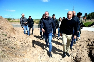 Insaurralde continúa con recorridas: junto ministros y legisladores visitó la Cuarta Sección