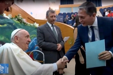 En una gira por Europa, Gray estuvo con el Papa Francisco en el Vaticano